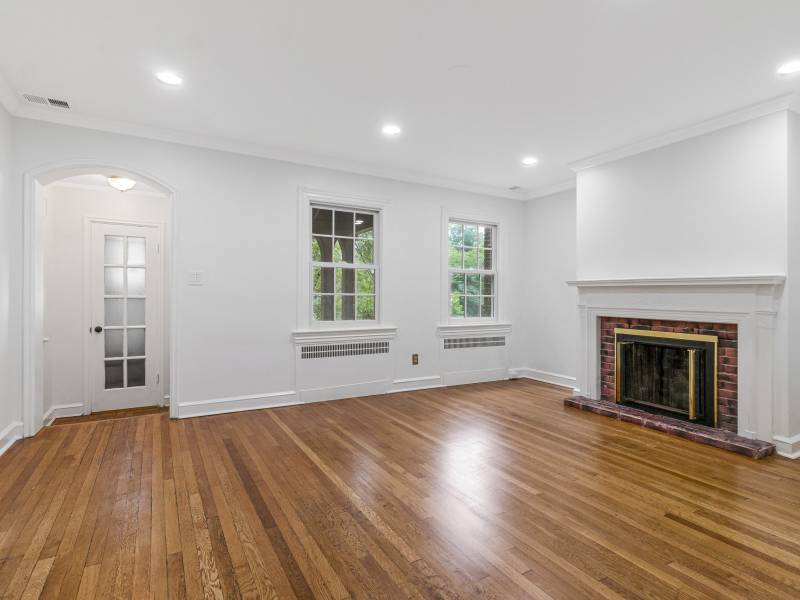4414 Volta Place, Washington, DC 20007-1539 United States