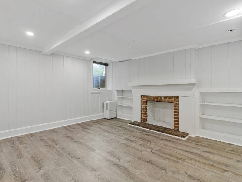 4414 Volta Place, Washington, DC 20007-1539 United States