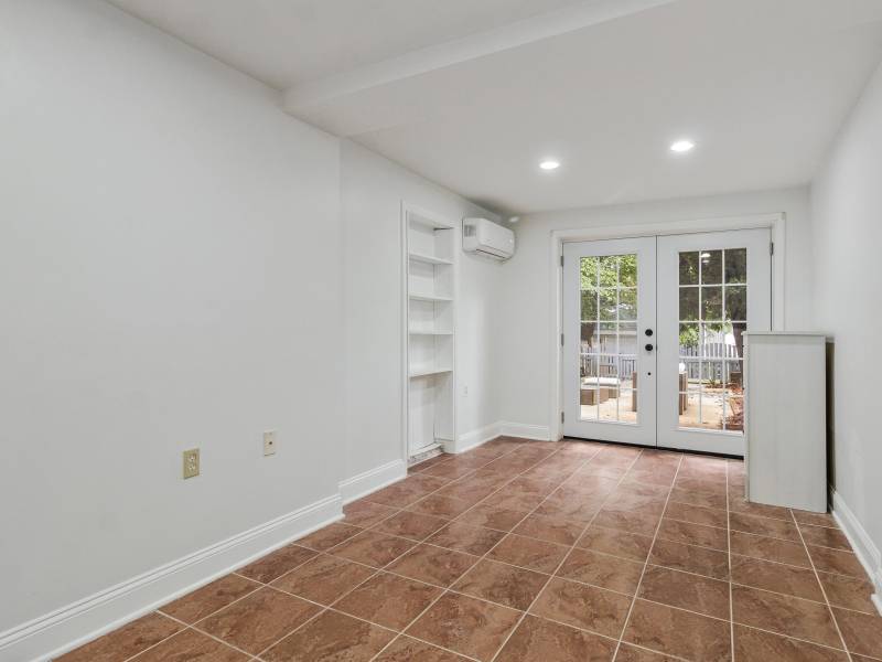 4414 Volta Place, Washington, DC 20007-1539 United States