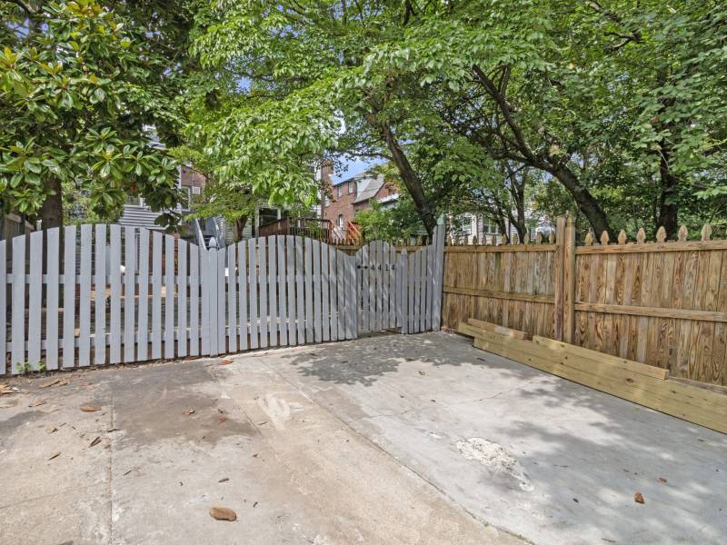 4414 Volta Place, Washington, DC 20007-1539 United States